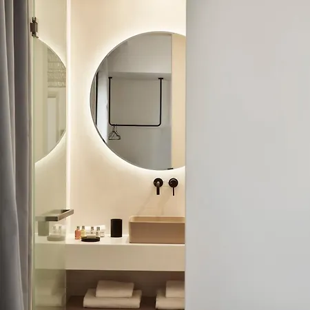 Vasi Hotel